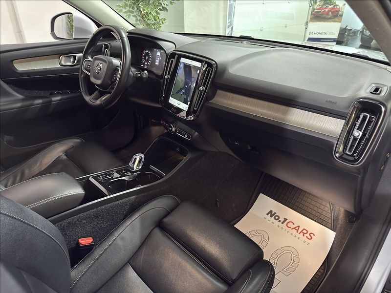 Volvo XC40 2,0   D4 INSCRIPTION ZÁRUKA 28 - fotka 20 z 46