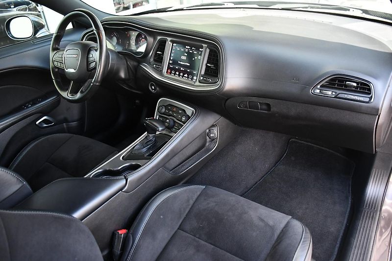 Dodge Challenger 5.7 V8 HEMI - fotka 12 z 41