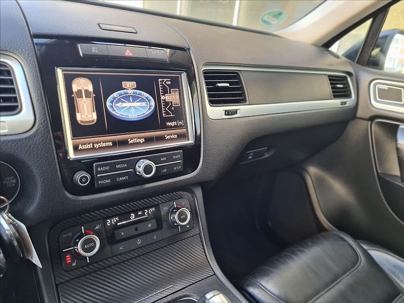 Volkswagen Touareg 4.2TDi*EXCLUSIVE*TAŽNÉ*KAM - fotka 33 z 45