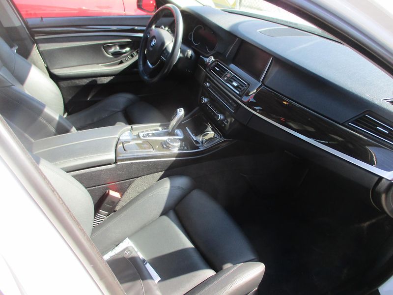 BMW Řada 5 (2015) 520 xDrive combi - fotka 5 z 11