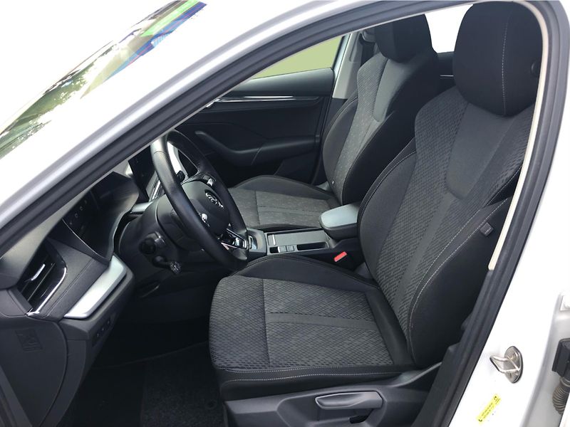 Škoda Octavia COMBI 2.0 TDi STYLE - fotka 11 z 30