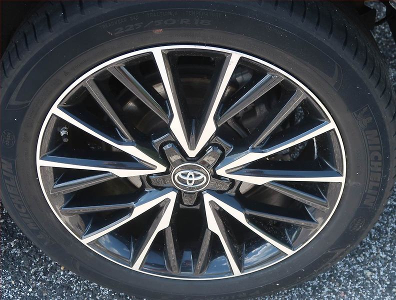 Toyota C-HR (2018) 1.8 Hybrid - fotka 15 z 18
