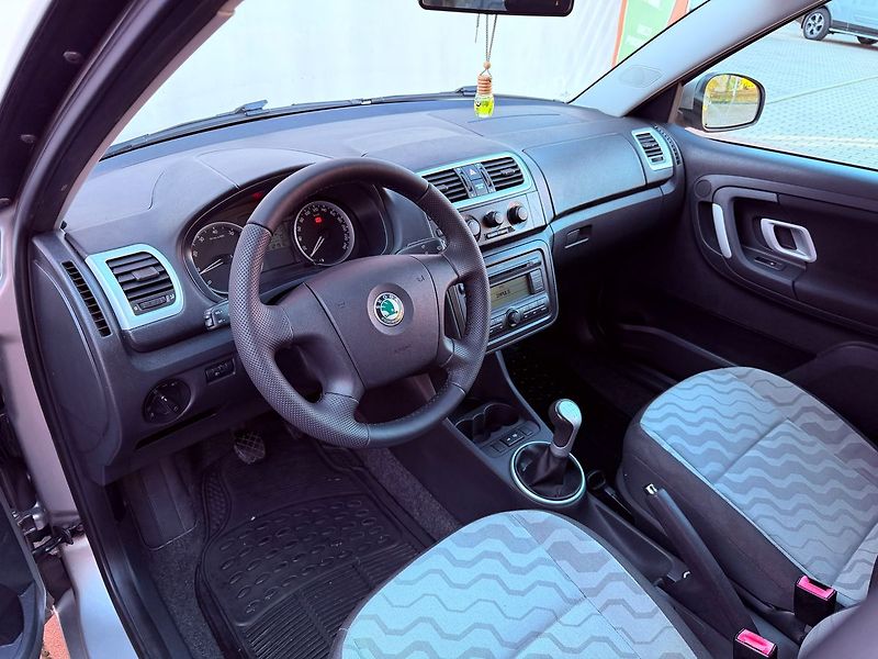 Škoda Fabia 1.6 Ambiente - fotka 13 z 23