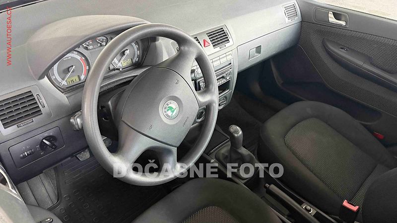 Škoda Fabia (2005) 1.2HTP, 1.maj,ČR - fotka 3 z 3