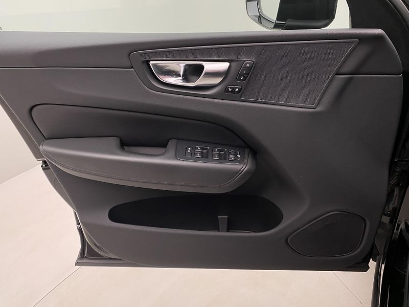 Volvo XC60 B4 AWD BRIGHT PLUS AUT  - fotka 7 z 48