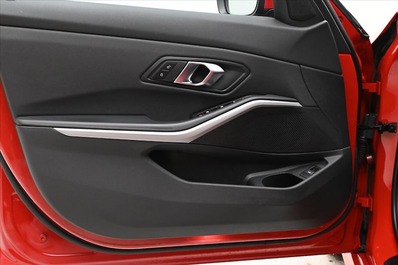 BMW Řada 3 2,0 320d 140 kW Steptronic Zár - fotka 25 z 32