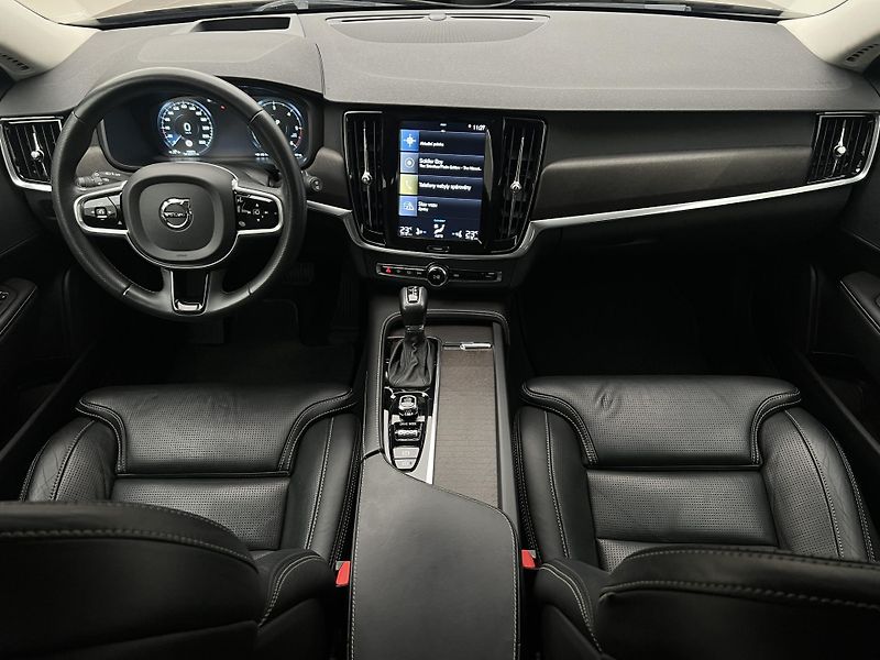Volvo V90 CC D5 AWD PRO CZ 1. maj. - fotka 2 z 44