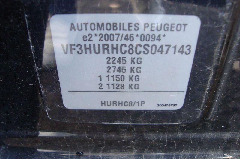 Peugeot 3008 (2013) 1.6HDi,Hybrid 4,AUT,4x4,Panora - fotka 73 z 78