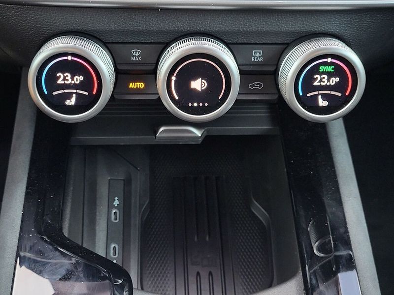 Škoda Superb Sportline 2,0TDI 110kW - fotka 28 z 31