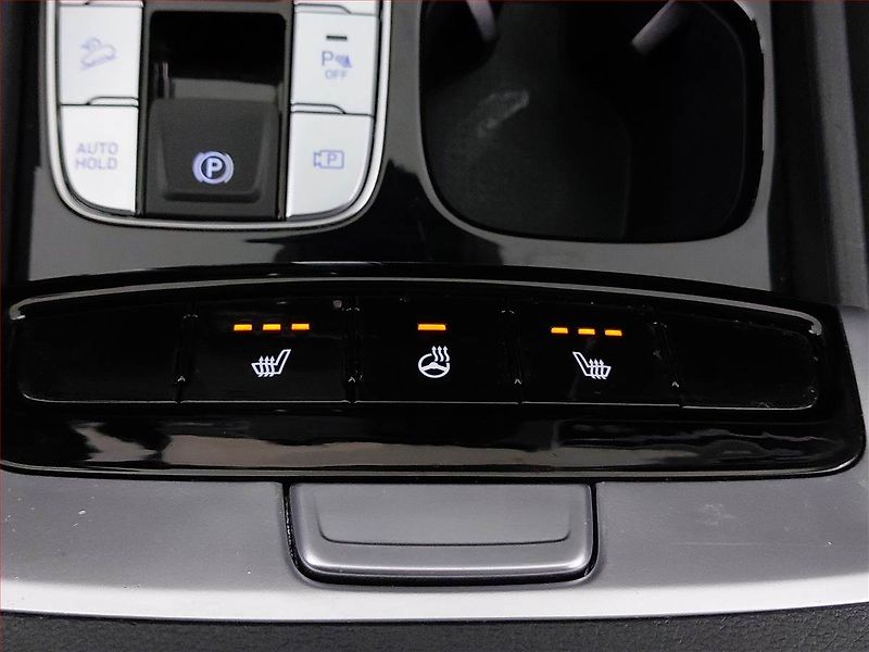 Hyundai Tucson (2022) 1.6 T-GDI 48V MHEV - fotka 16 z 20