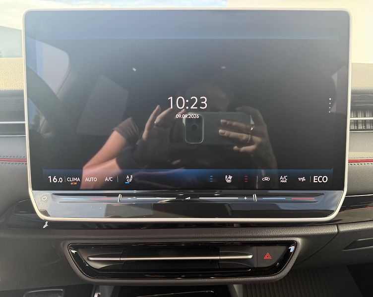 Volkswagen ID.7 Tourer (2025) GTX People 86kWh 4Motion - fotka 12 z 25