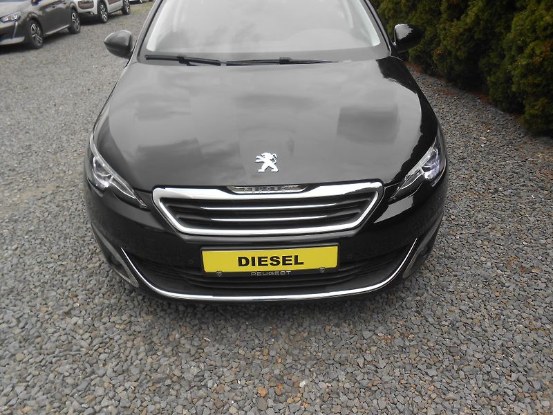 Peugeot 308 1.6HDi, KAMERA,NAVI,FULL LED! - fotka 11 z 40