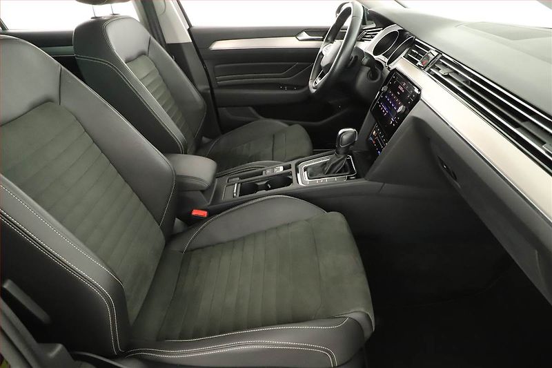 Volkswagen Passat (2021) Elegance 2.0 TDI - fotka 7 z 18