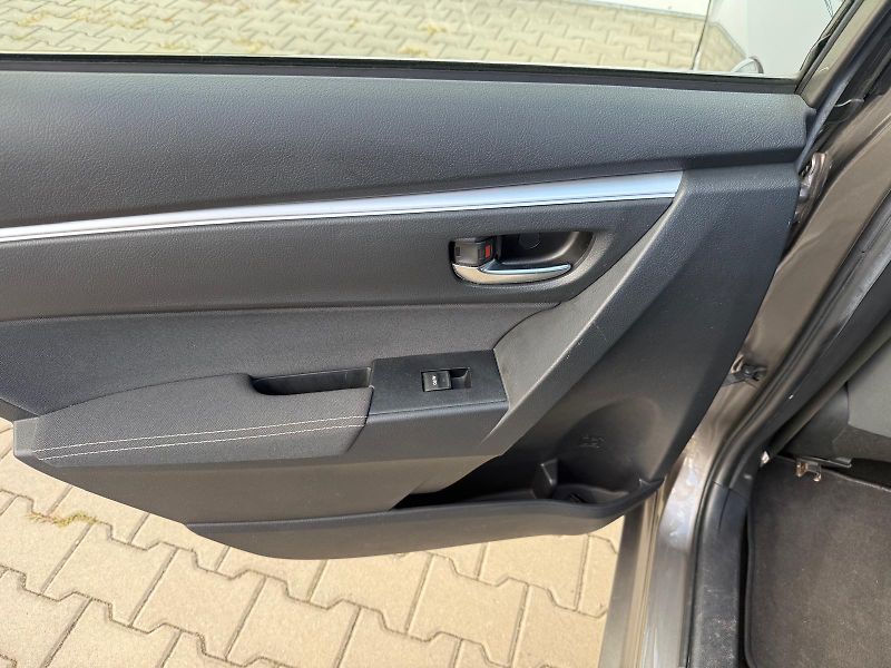 Toyota Corolla 1.6 VVT-i Active LED TREND+ - fotka 24 z 28