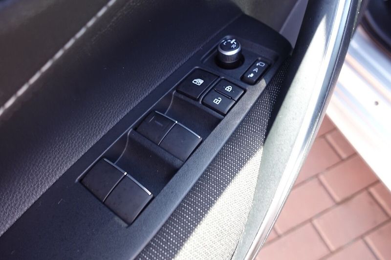 Toyota Corolla 1,8HSD Cofort Tech - fotka 10 z 32
