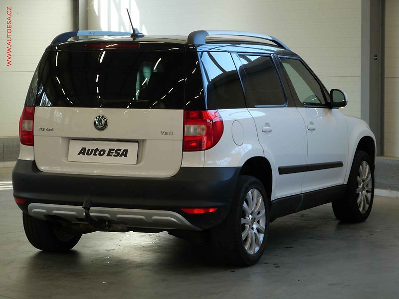 Škoda Yeti (2012) 2.0 TDI 4x4, ČR, DSG, panor. - fotka 4 z 23