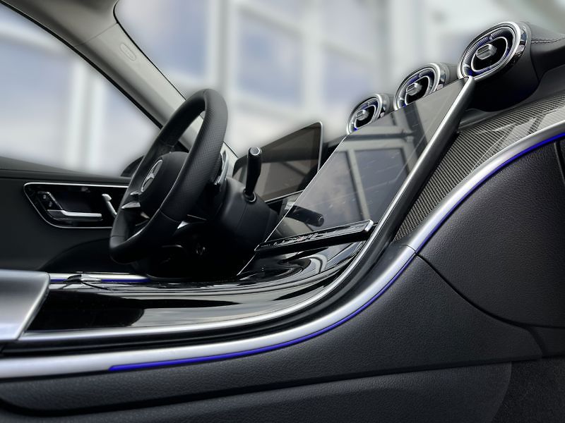 Mercedes-Benz Třídy C 300 e kombi AMG Line - fotka 17 z 21