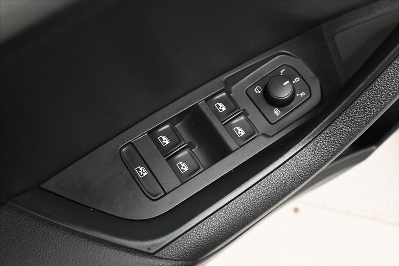 Škoda Karoq 2,0 TDI 85 kW DSG EL.KUFR Záru - fotka 25 z 31