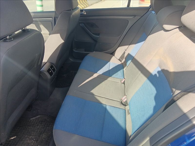 Volkswagen Golf 2,0 TDi - fotka 16 z 18