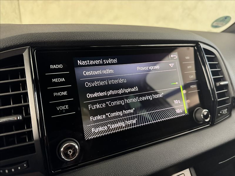Škoda Karoq 2,0 TDi  Sportline LED Virtual - fotka 30 z 47