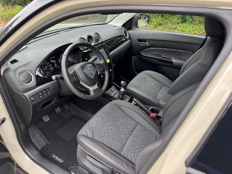 Suzuki Vitara (2026) 1,4 Elegance AllGrip Black ed. - fotka 4 z 5