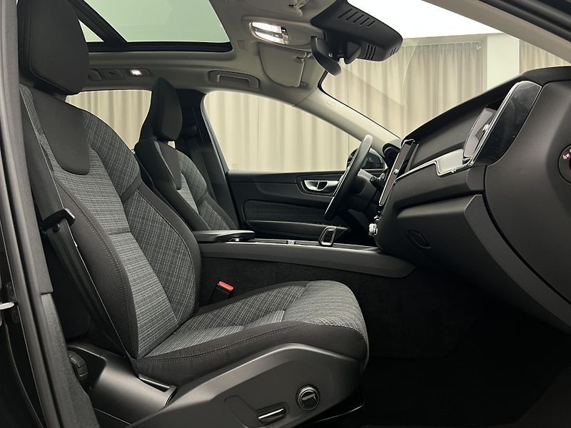 Volvo XC60 B4 CORE AUT 1.maj. - fotka 19 z 40