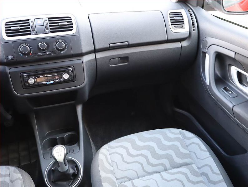 Škoda Fabia (2008) Ambition 1.2 12V, ČR,1.maj - fotka 8 z 16