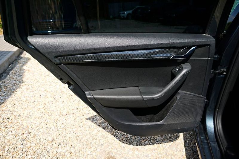 Škoda Octavia (2018) 2,0 TSI 169 kW - fotka 21 z 51