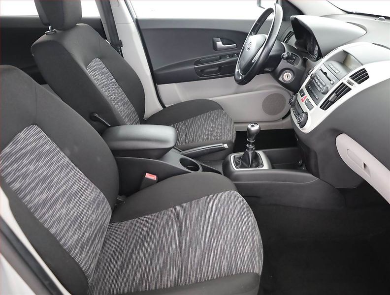 Kia Ceed (2007) 1.4 CVVT, po STK, jezdí dobře - fotka 7 z 12