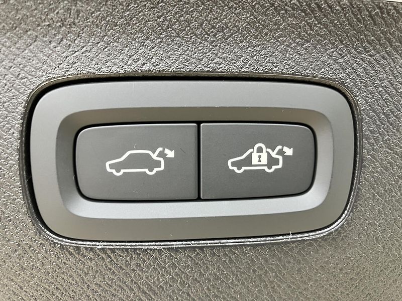 Volvo XC90 T8 eAWD Ultra BE - REZERVACE - fotka 12 z 43