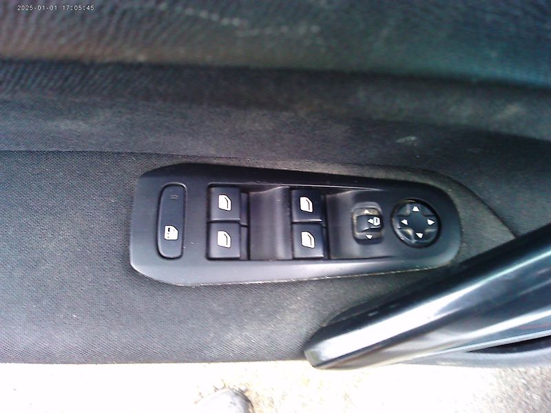 Peugeot 308 1.6 HDi, 73 kW, klima, 2x kola - fotka 14 z 32