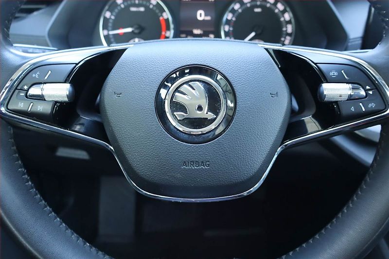 Škoda Octavia (2022) 1.0 TSI, Tempomat - fotka 23 z 25