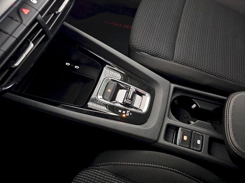 Škoda Octavia (2022) COMBI 1.5TSI 96kW DSG G-TEC AM - fotka 12 z 29
