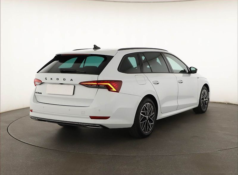 Škoda Octavia (2023) Sportline 2.0 TDI - fotka 5 z 20