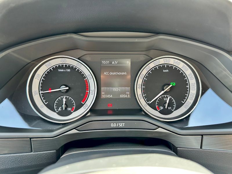 Škoda Superb (2021) 1.5 TSI 110kW ACT Style Combi - fotka 14 z 26