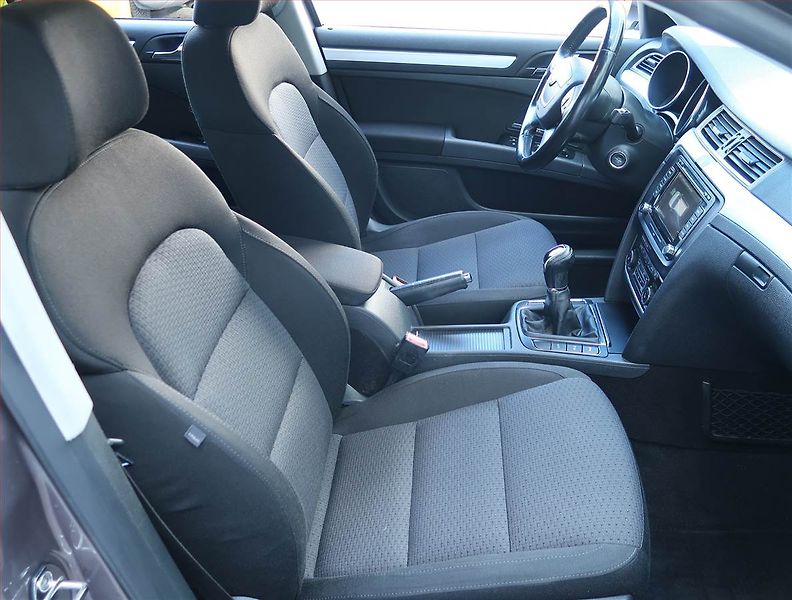 Škoda Superb (2012) 1.8 TSI, 4X4, Serv.kniha - fotka 9 z 22