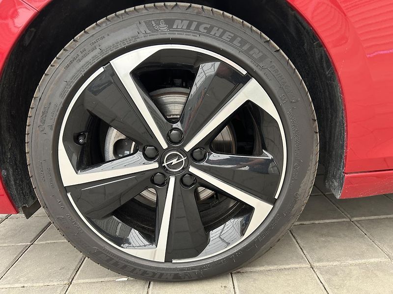 Opel Astra 1.2 Turbo 110k Edition - fotka 9 z 30