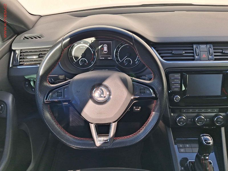 Škoda Octavia (2015) 2.0 TSi, RS, DSG, bixen - fotka 11 z 20