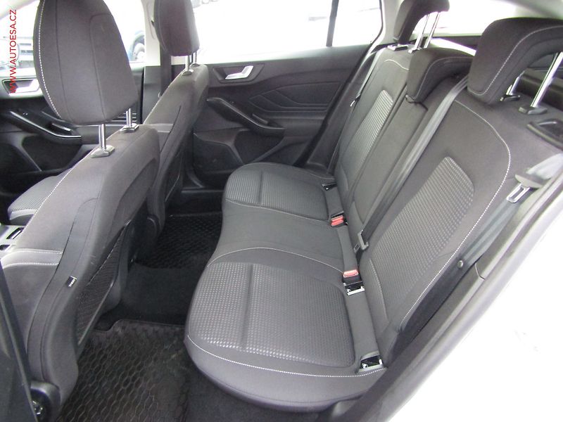 Ford Focus (2020) 1.5 TDCi, ČR, AC, park.čidla - fotka 10 z 21