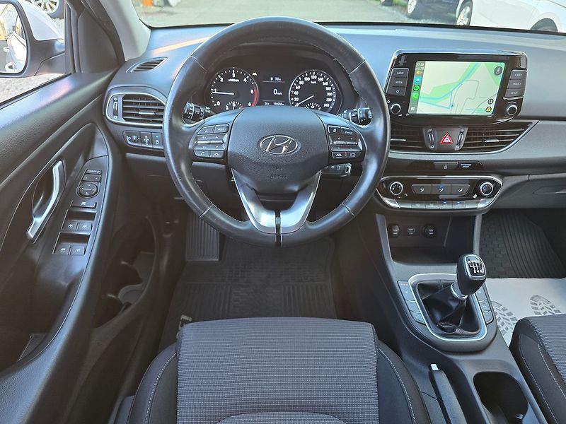Hyundai i30 1.6CRDi COMFORT LED KAMERA NAV - fotka 8 z 39