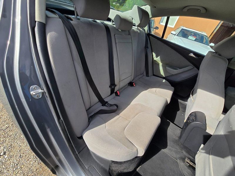 Volkswagen Passat (2005) 2.0 TDi 103KW Comfort - fotka 19 z 23