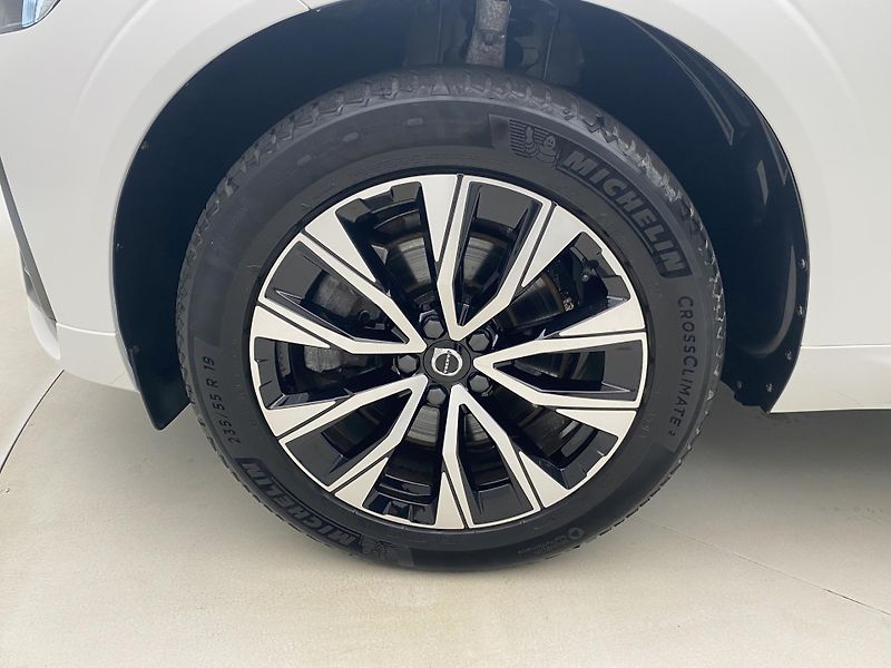 Volvo XC60 B4 AWD DARK PLUS AUT - fotka 36 z 55