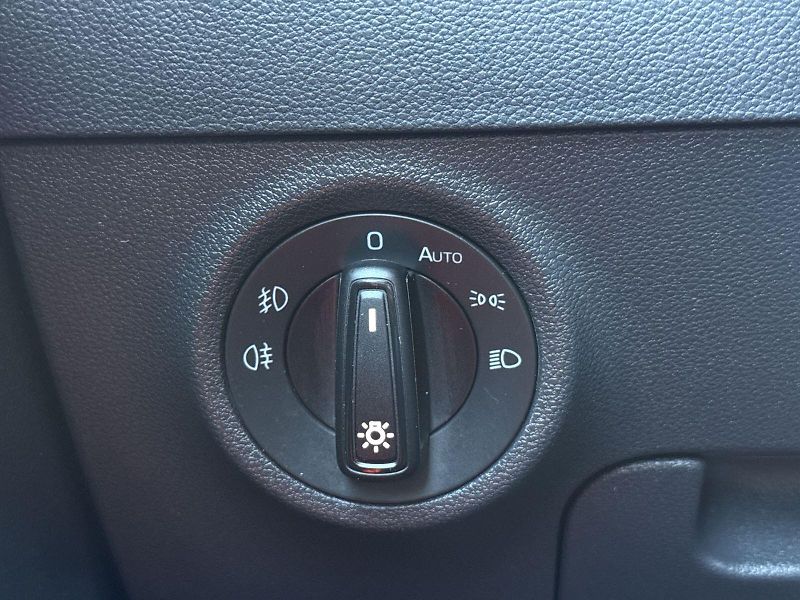 Škoda Karoq (2023) 1.5 TSI Ambition - fotka 18 z 30