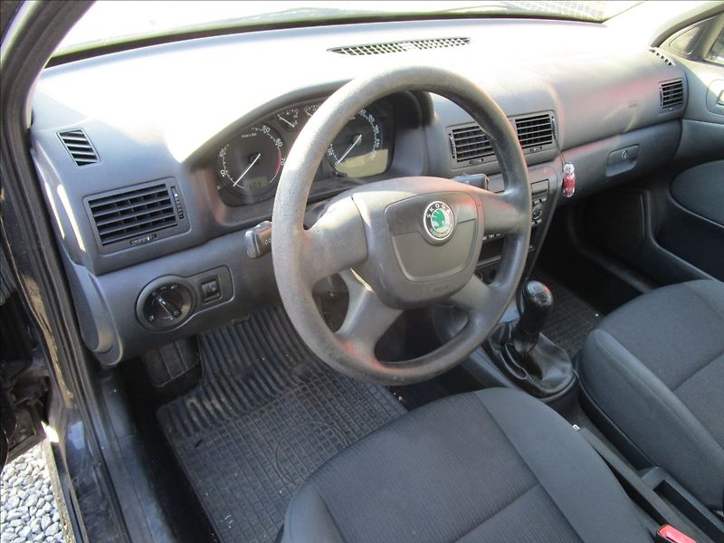 Škoda Octavia 1.6MPi 75kW Tour, klima, 2. ma - fotka 10 z 37