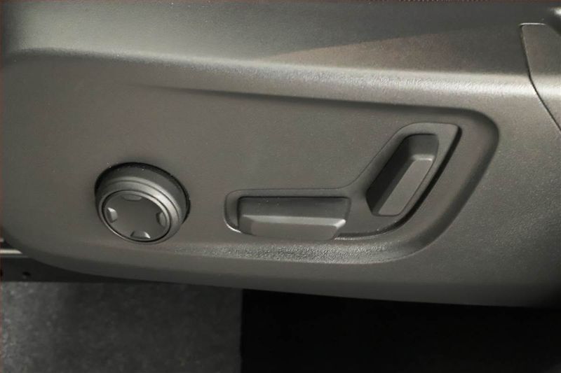 Volvo XC40 (2023) B3 - fotka 15 z 17