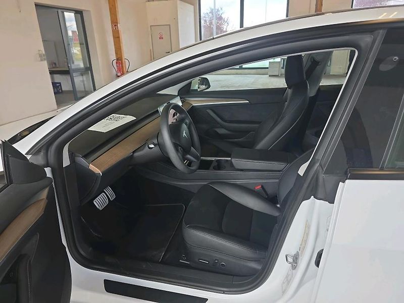 Tesla Model 3 PERFORMANCE 393kw SOH 95,0% - fotka 6 z 11