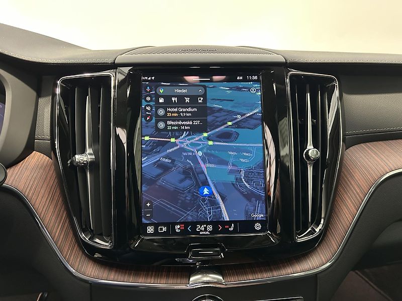 Volvo XC60 2.0  B4 4x4 ULTIMATE - fotka 27 z 33