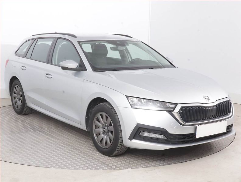 Škoda Octavia (2022) Ambition 2.0 TDI, ČR,1.maj - fotografie inzerátu