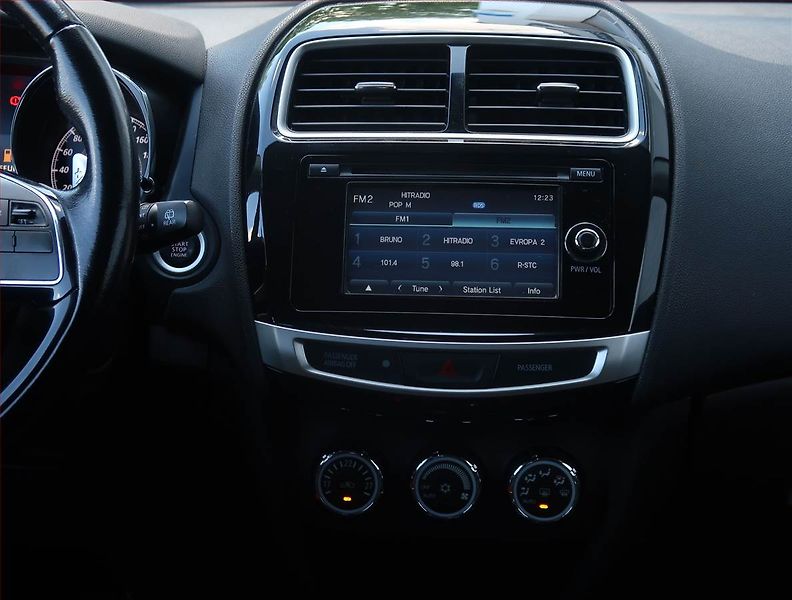 Mitsubishi ASX (2015) Intense 2.2 DI-D, 4X4 - fotka 12 z 18