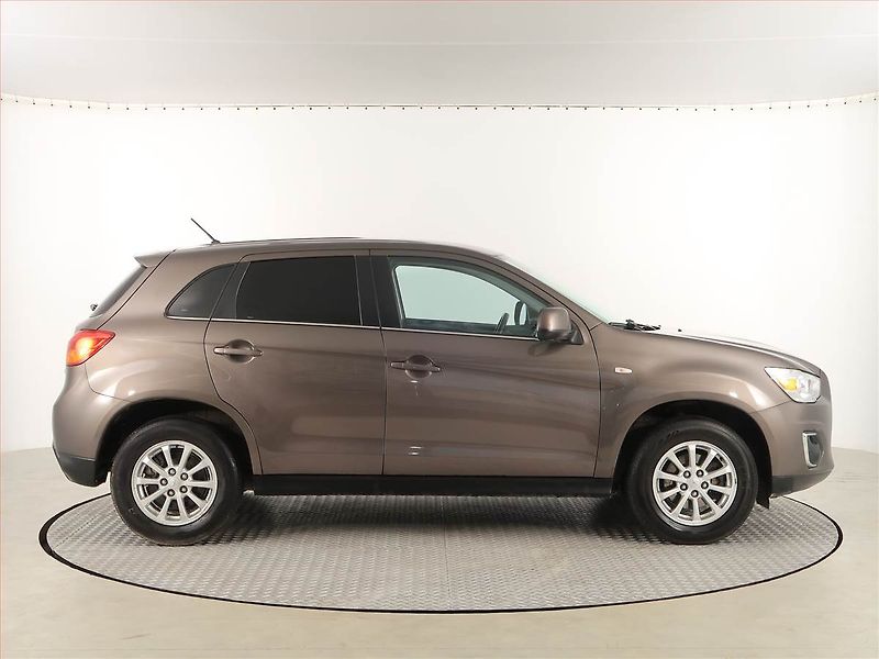 Mitsubishi ASX (2013) 1.8 DI-D MIVEC, 4X4 - fotka 6 z 17